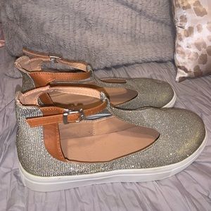 Shoes, US women’s size 6.5